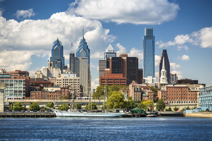 USA, Pennsylvania, Philadelphia cityscape and Delaware River
